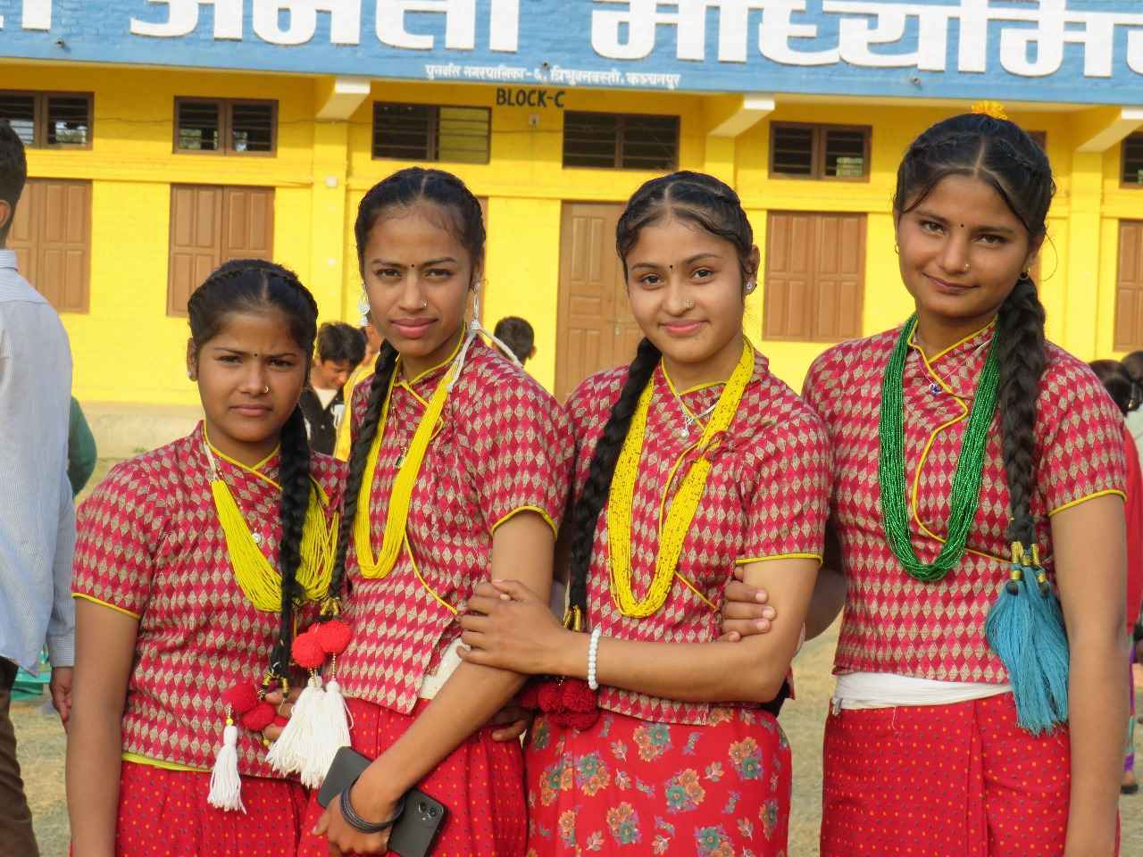 विद्यालयको तस्बीरहरू